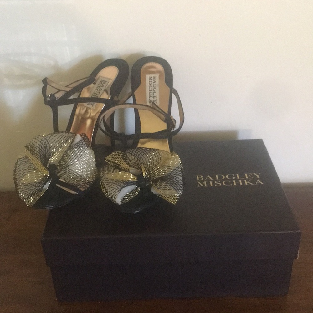 Badgley Mischka Black and Gold Bow Heel’s